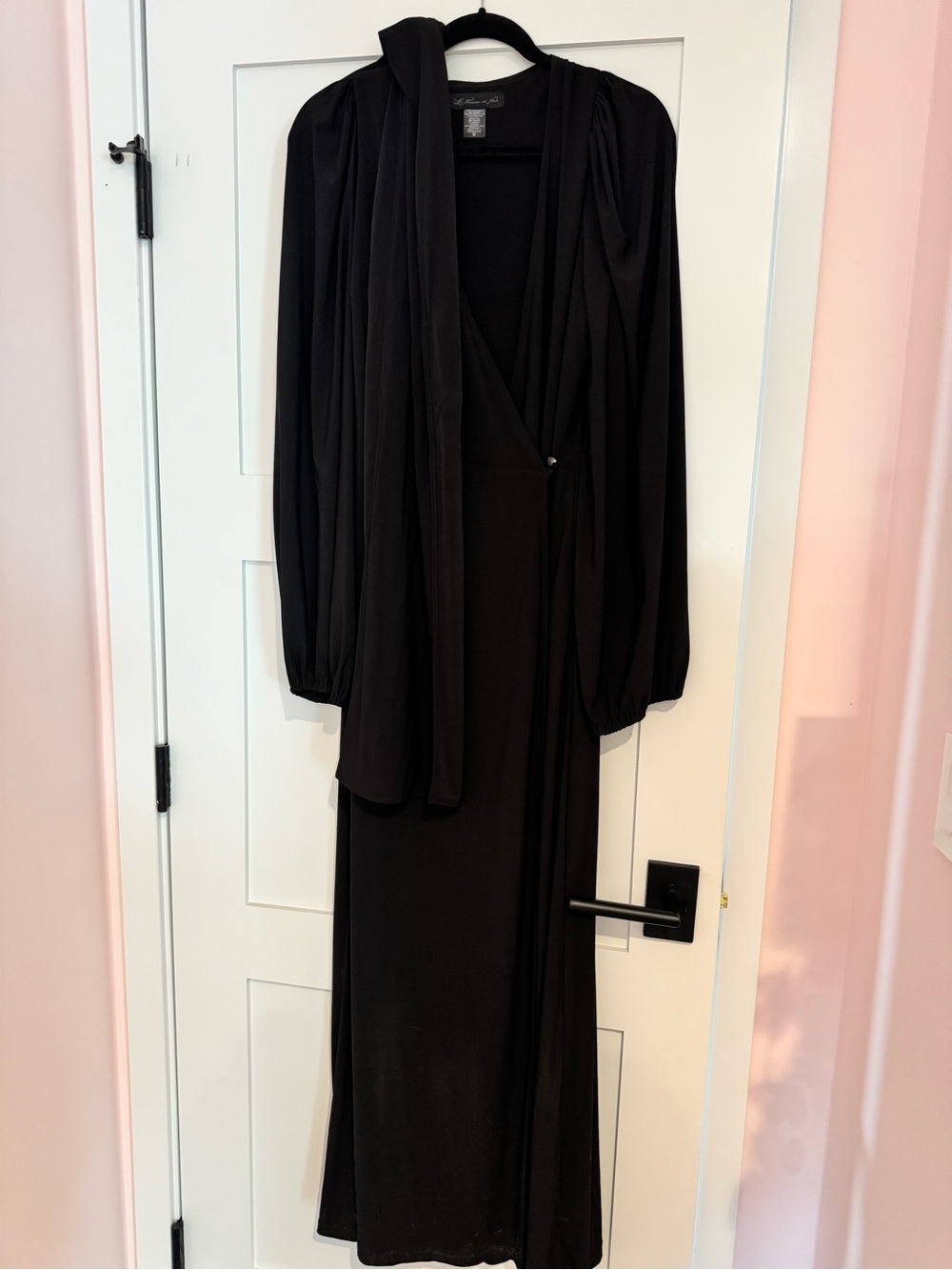 La Femme en Noir- Black Widow Gown in solid black- size M - Picture 2 of 7